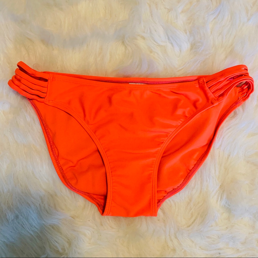 *Bikini*
